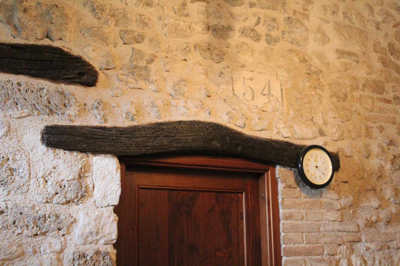 Il Castello Sul Lago Arrone Exteriör bild
